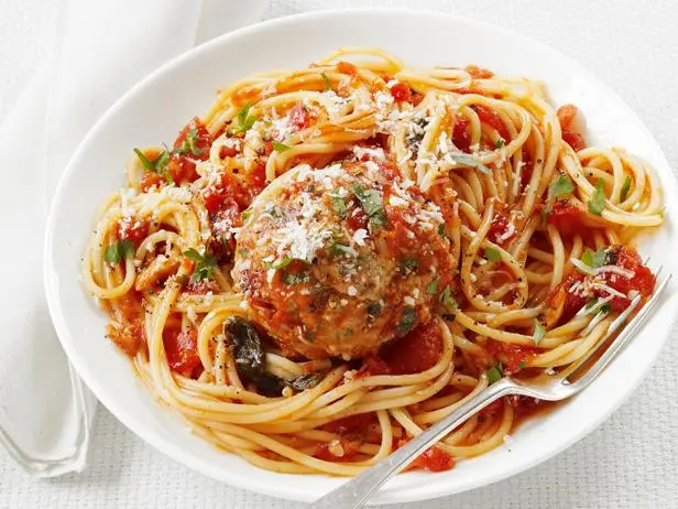 Turkey Meatballs with Quick and Spicy Tomato Sauce and Whole-Wheat Spaghetti